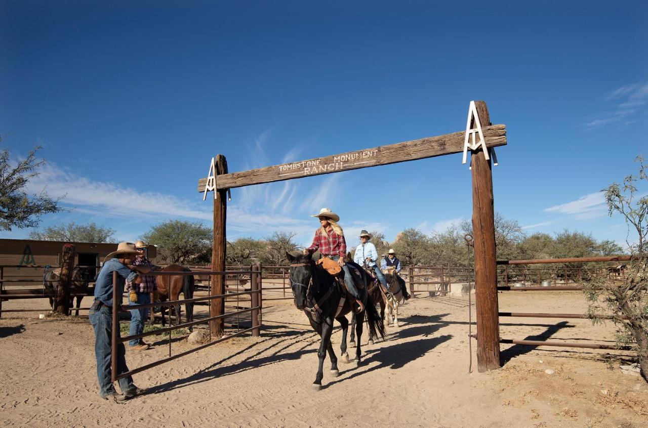 Отель Tombstone Monument Guest Ranch Экстерьер фото