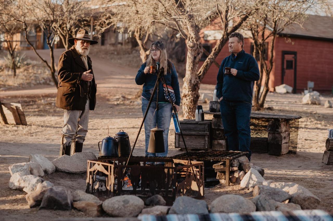 Отель Tombstone Monument Guest Ranch Экстерьер фото
