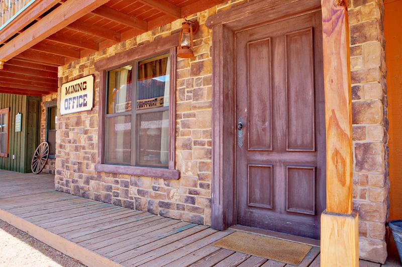 Отель Tombstone Monument Guest Ranch Экстерьер фото